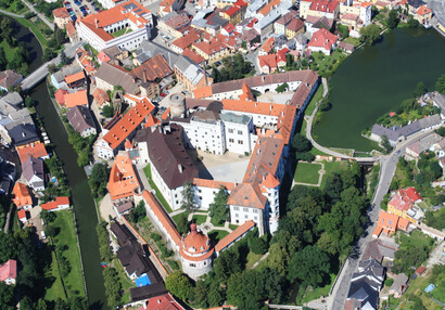 Letecký snímek jindřichohradeckého zámku, pohled o jihu